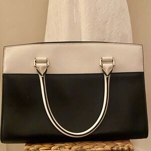 Elegant Kate Spade Black and White Women's Handbag .